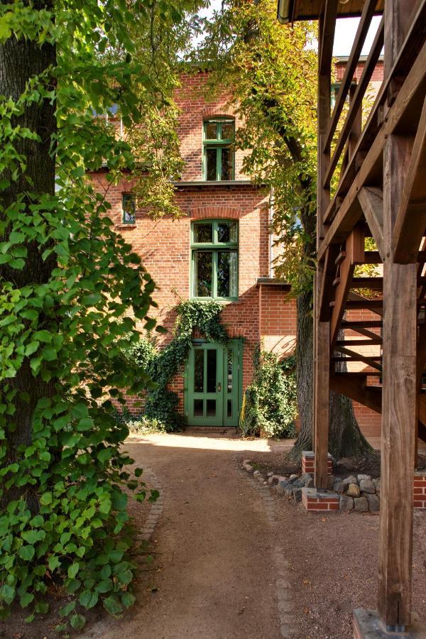 Gasthaus Und Pension "Zum Hauenden Schwein" Wörlitz Eksteriør billede